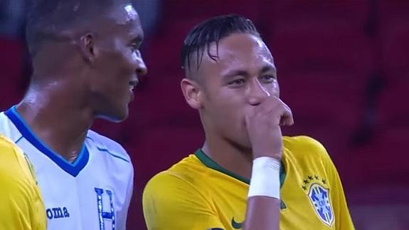¿Qué le dijo Neymar al defensa de Honduras después de una fea entrada?