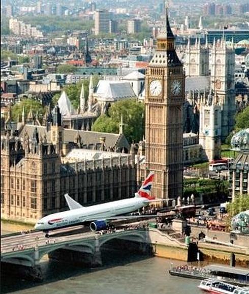 Investigan si cayó de un avión un hombre encontrado muerto en un tejado de Londres