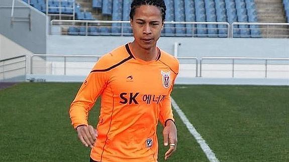 15 partidos de sanción a un internacional coreano por usar una crema 'crecebigote'