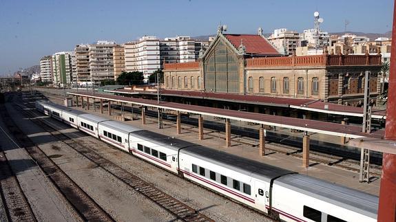 Retrasos de hasta 45 minutos en el tren a Madrid por falta de personal