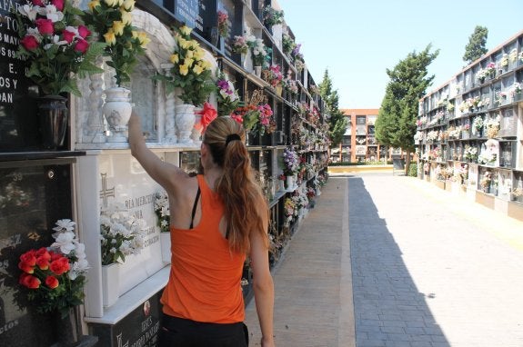 Una oleada de saqueos pone en el punto de mira la seguridad del cementerio