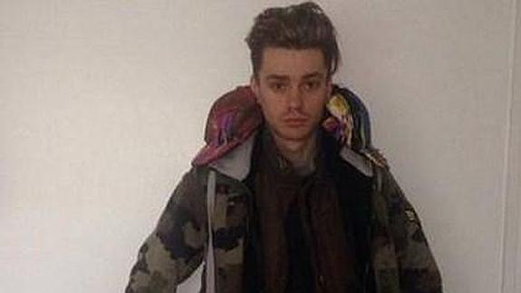 Se desmaya en pleno vuelo por llevar 12 capas de ropa para evitar pagar el sobrepeso de su maleta