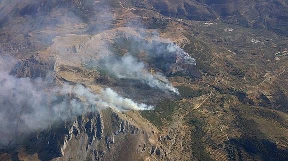 Más apoyo aéreo para el incendio del Parque Natural de Sierra Mágina
