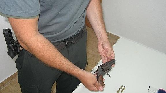 Detenido un vecino de La Cañada con un revólver