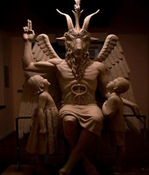 Polémica en Detroit por los adoradores de Satán que han erigido una estatua diabólica
