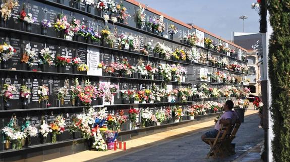 Firmas para el Defensor por los robos en el cementerio