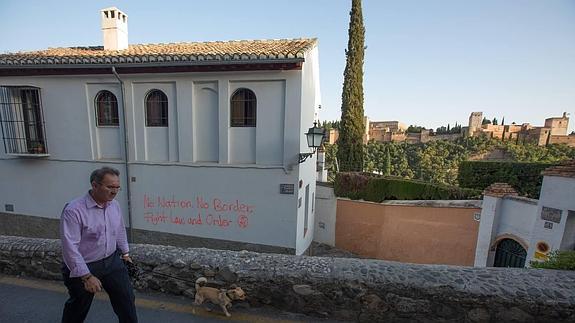 Los gamberros de las pintadas siguen atacando al Albaicín