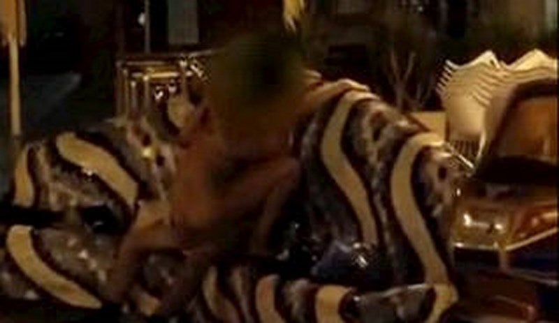 Tienen sexo en plena calle y piden a la Guardia Civil que "se marche" y "no moleste"