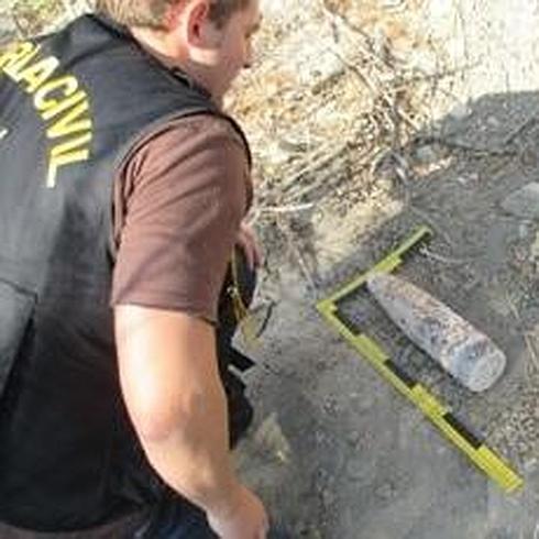 La Guardia Civil desactiva dos antiguos artefactos explosivos en Rus y Porcuna