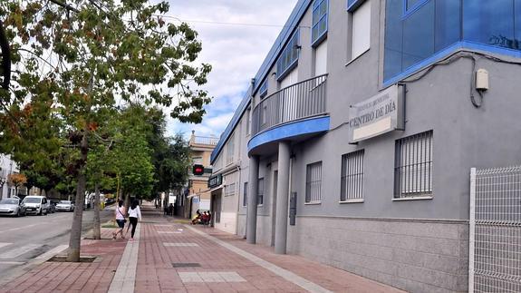 Linares-Baeza inicia las reformas para crear una Unidad de Estancia Diurna