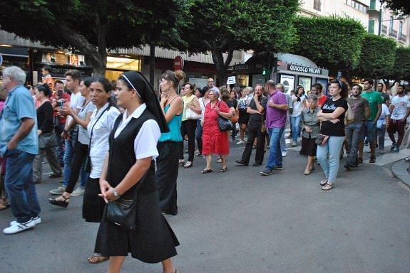 Medio millar de personas secunda la llamada para ser una ciudad-refugio