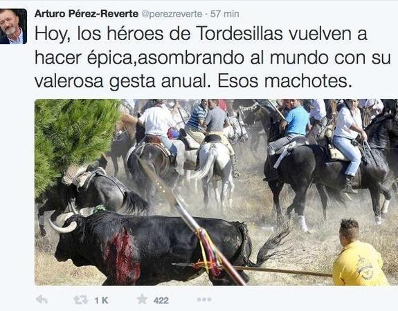 Toro de la Vega: Pérez-Reverte critica a "los héroes y machotes de Tordesillas por su valerosa gesta"