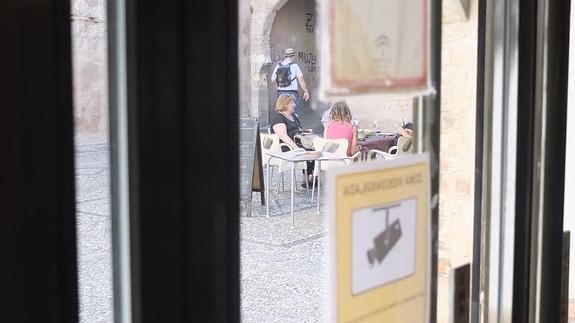 El Alcalde remitirá al TSJA un listado de zonas monumentales afectadas por grafitis para que se instalen cámaras