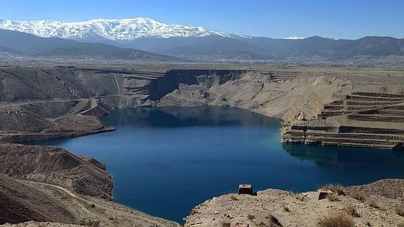 Vía libre para abrir las minas de Alquife... con duras condiciones