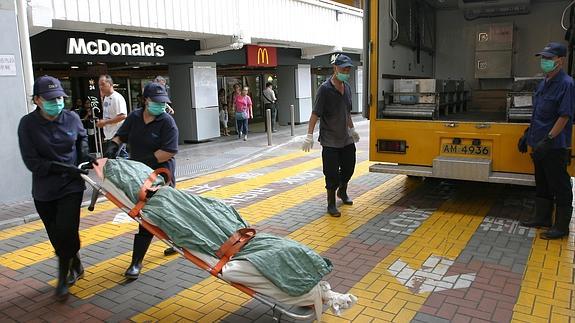 Una mujer permanece 7 horas muerta en la mesa de un McDonalds