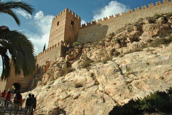 La Junta pone fin a las obras de la Alcazaba que inició tras unos desprendimientos