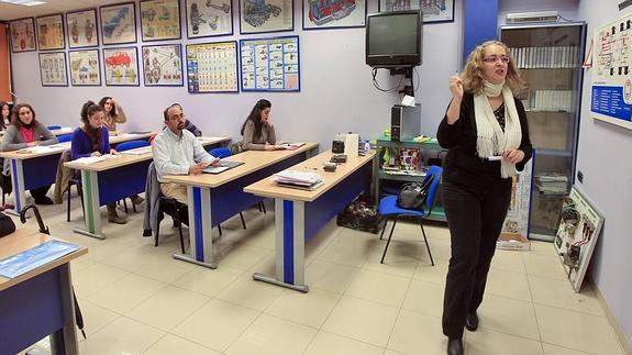 Granada es la ciudad andaluza más barata para sacarse el carnet de conducir (a la primera)