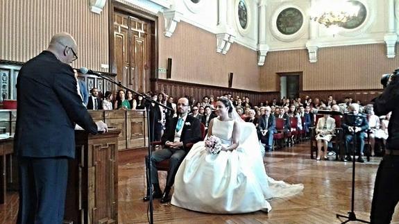 La Diputación celebra la primera boda civil sin aprobar definitivamente la ordenanza