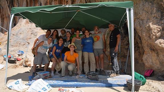 Hallan 600 piezas del Paleolítico en Cueva Bedmar, yacimiento único en Andalucía