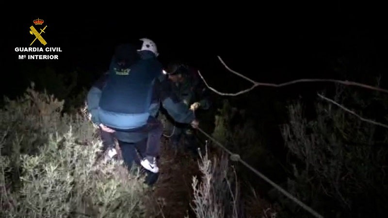 La Guardia Civil rescata a cuatro niños y seis adultos en Sierra Nevada