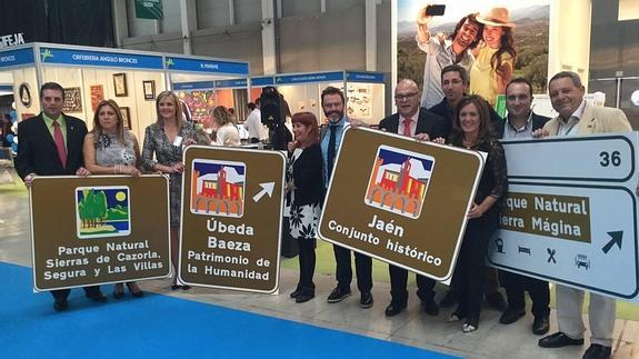 Presentan las señales turísticas para la Autovía del Olivar