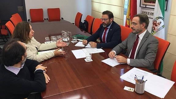 La Junta estudia mejorar la accesibilidad en el transporte público