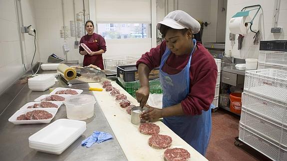 Las cárnicas locales mitigan la alerta de la OMS y serenan a los consumidores