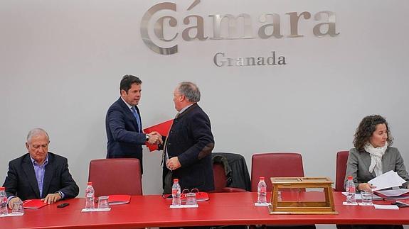 Los nuevos vocales de la Cámara se dirimen por la renuncia de un candidato y por correo