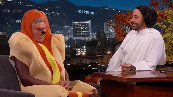 Harrison Ford, vestido de perrito caliente, confiesa tener amnesia parcial