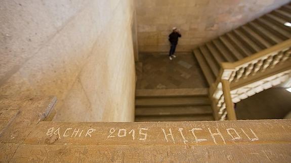 'Souvenirs' en el interior del Palacio de Carlos V