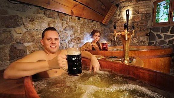 Un sueño hecho realidad: balnearios con tratamientos de cerveza y vino