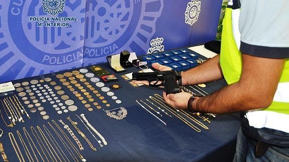 Detenido un joyero que lideraba un grupo criminal que atracaba a representantes de joyería