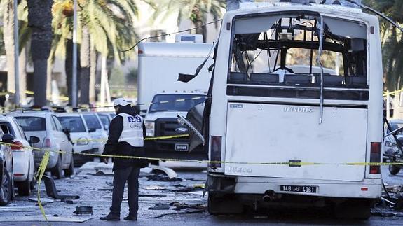 Estado Islámico reivindica el atentado contra un autobús en Túnez que dejó 12 muertos