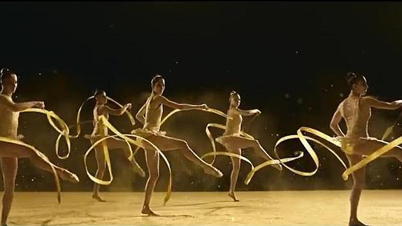 Las gimnastas españolas de rítmica son las burbujas del anuncio de Freixenet esta Navidad