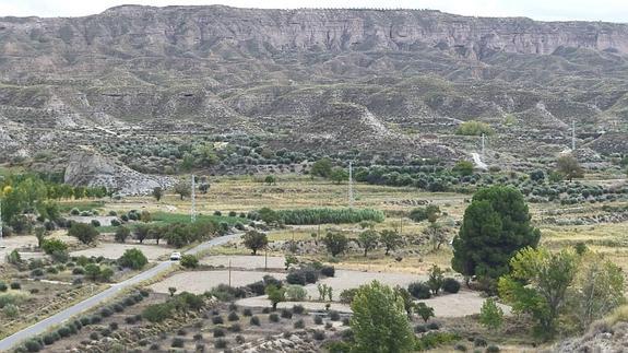 Endesa refuerza la red eléctrica de la comarca de los Montes Orientales de Granada