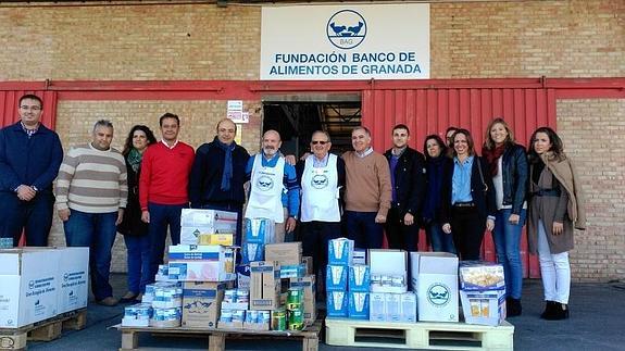 El PP entrega 400 kilos de productos al Banco de Alimentos