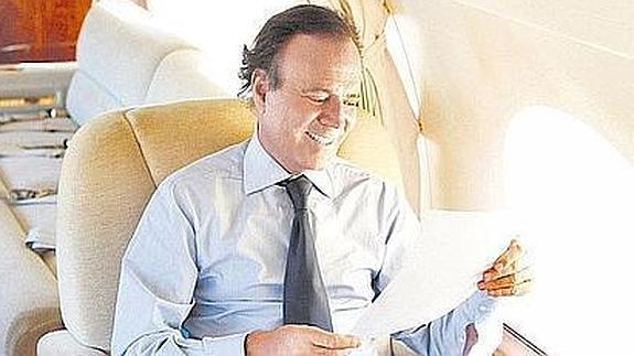 Volar como Julio Iglesias o Ronaldo es un lujo (y lo sabes)