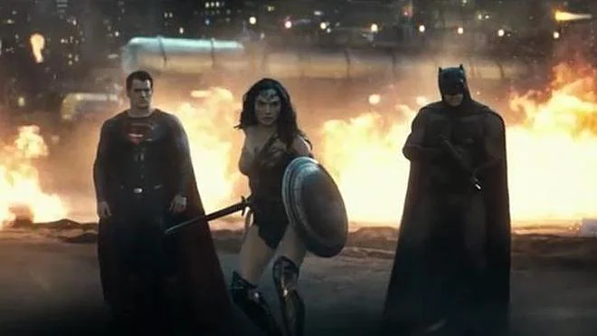 Brutal trailer de 'Batman vs Superman' con Superwoman al rescate | Ideal