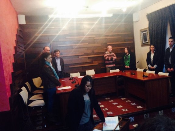 Águeda Sánchez asume la Alcaldía de Rus en un municipio aún de luto