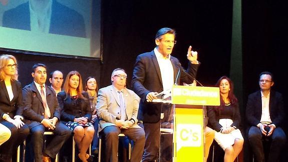 Salvador apuesta por un "plan estratégico" para el turismo en la costa y abrir su puerto