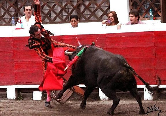 Cogida grave de El Fandi en Quito