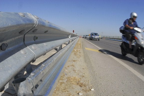 Moteros ya avisaron hace años del problema de las vallas en la Autovía del Olivar