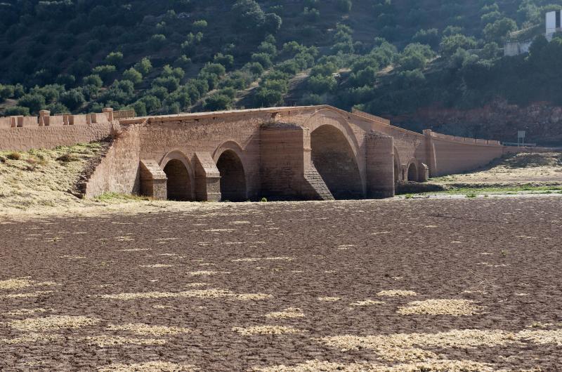El Puente de Ariza reaparece gracias a la sequía