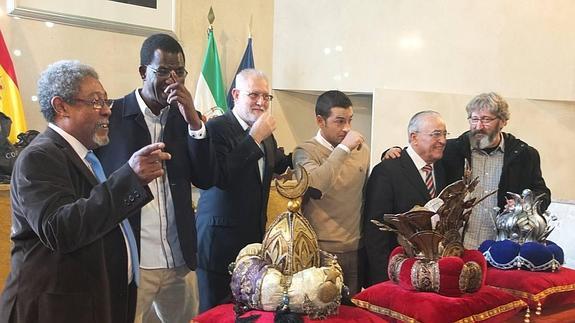 Francisco Rodríguez, ex entrenador del Almería, y el actor Jesús Herrera, dos de los tres Reyes Magos que llevarán la ilusión a Almería