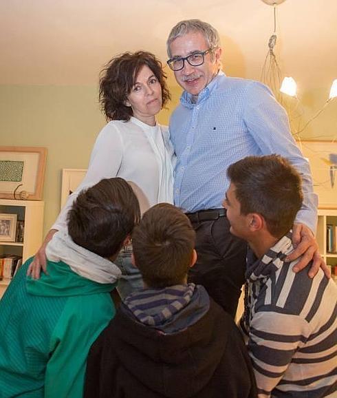 «Un pasito con nuestros tres hijos adaptados es un éxito»