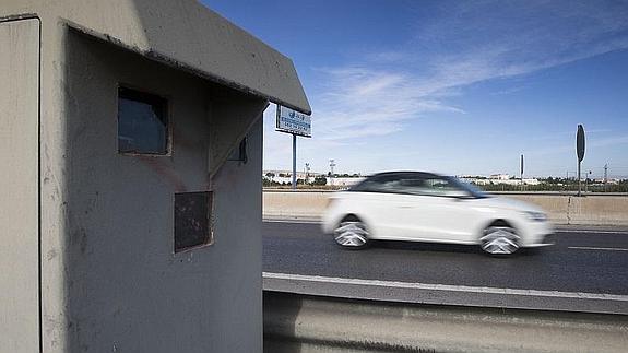 Los radares también multarán si no llevas el cinturón o si hablas por el móvil