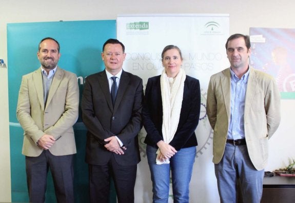 Extenda y Cajamar apoyarán la financiación de las empresas andaluzas al comercio exterior