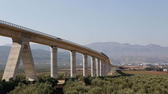 El AVE, a punto de cumplir la mayoría de edad