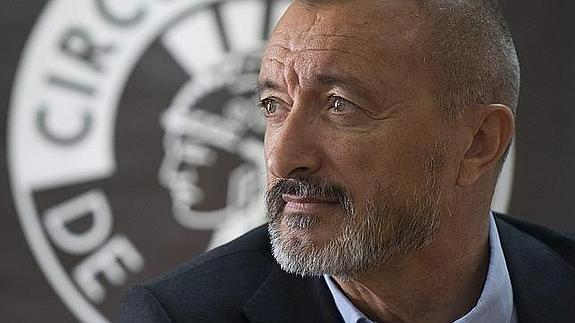 El "machismo del lenguaje", centro del debate entre Pérez-Reverte y varios tuiteros