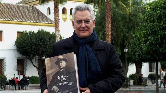 González Blasco publica su cuadragésimo libro dedicado a Natalio Rivas